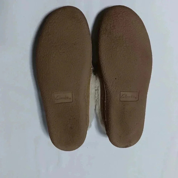 Clarks Leather upper with Faux fur lined  Moccasin slippers.Ladies size 8 - Picture 9 of 9
